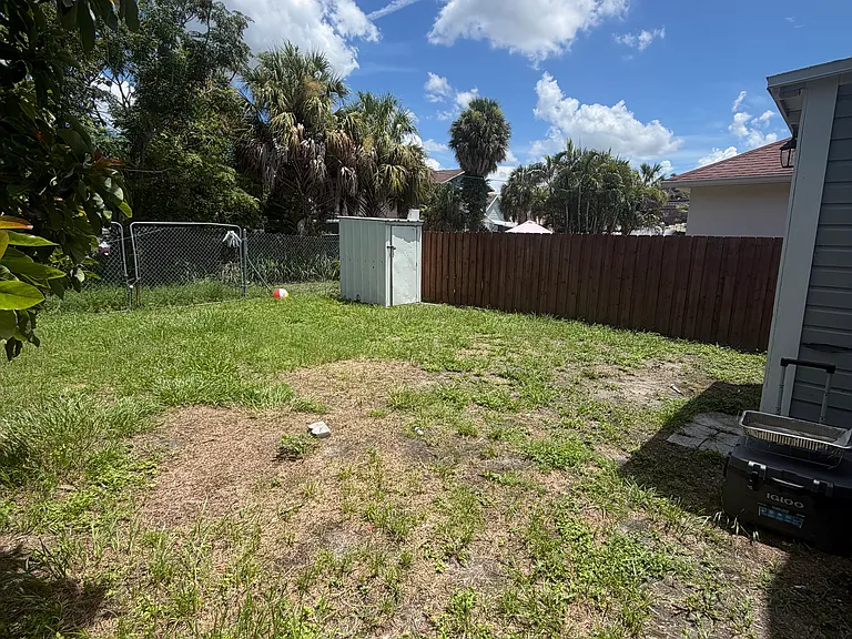 2317 W Chestnut St — Photo 18