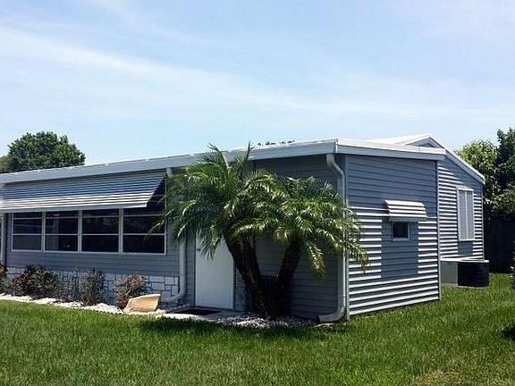 4th image of 600 Oleander Cir