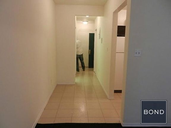 3rd image of 524 W 50th St APT 4D