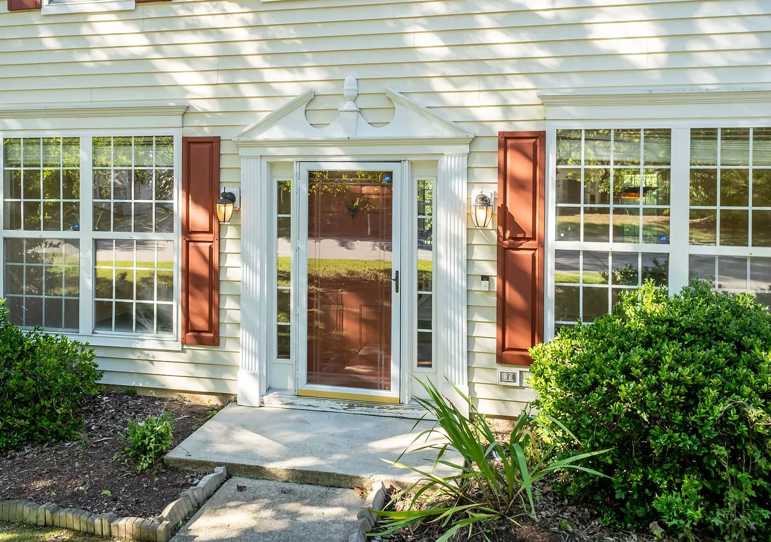 Spacious Four Bedroom Home in Cary! — Photo 4