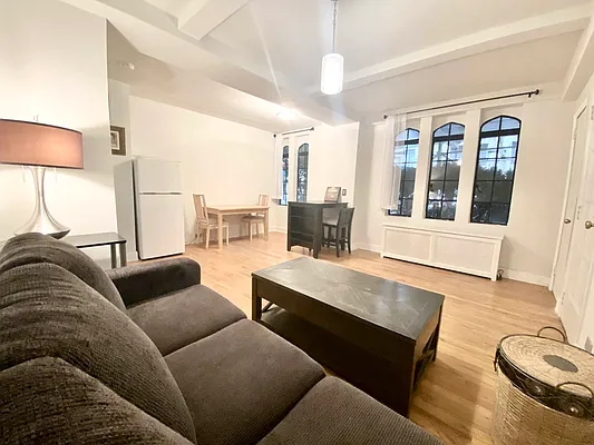 Rented by Bond New York | media 28