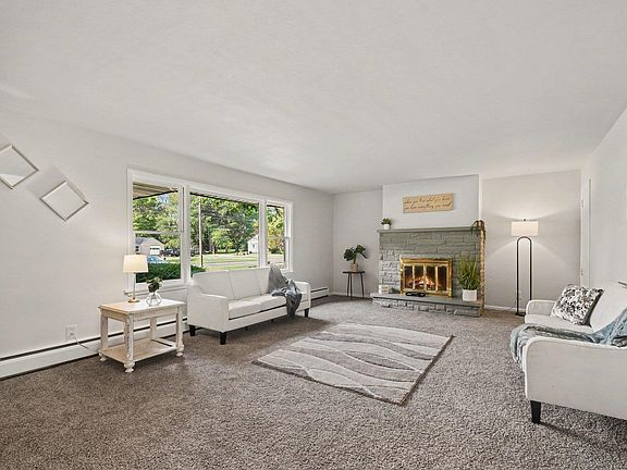 4th image of 26089 Arlington Rd