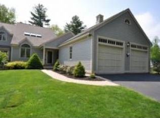 28 Peninsula Dr, Stratham, NH 03885