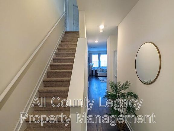 2nd image of 3433 Hawthorn Farm Blvd