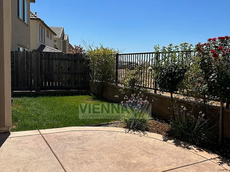 1347 Larkspur Dr — Photo 34