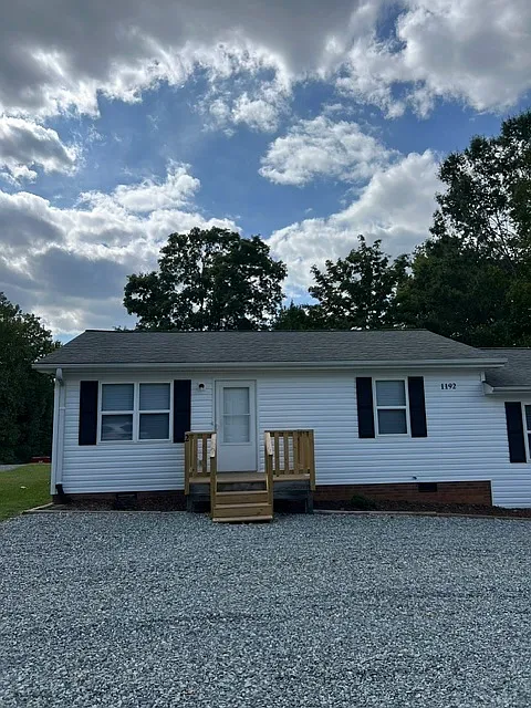 2 bed, $1,275 — Photo 1
