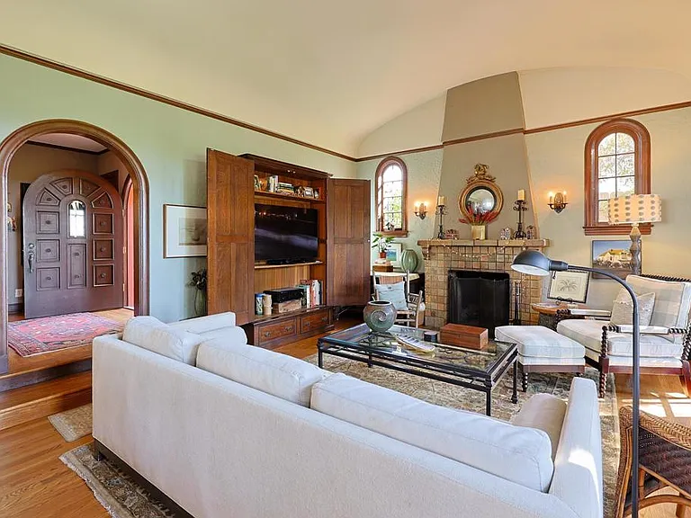 1027 Adella Ave — Photo 44