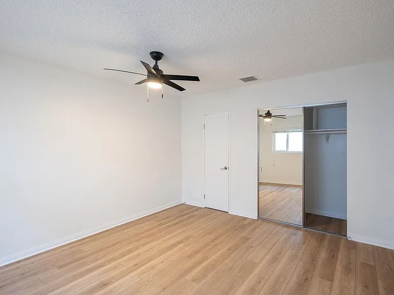 14857 Hartsook St #6 — Photo 22