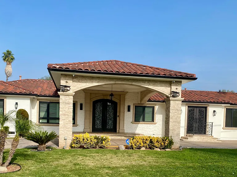 8145 Valdina Dr — Photo 1