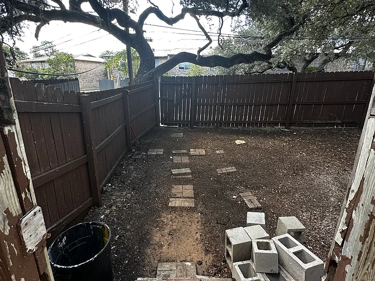 Craddock Ave — Photo 35