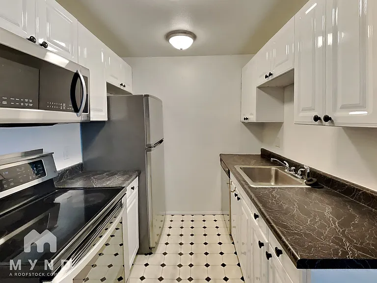 318 S 174th Pl #L — Photo 3