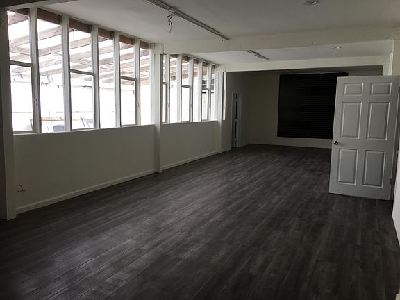 2nd image of 4550 Melrose Ave