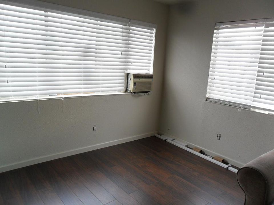 2nd image of 213 Buckley St