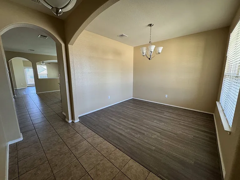 6406 Clear Brook Dr — Photo 2