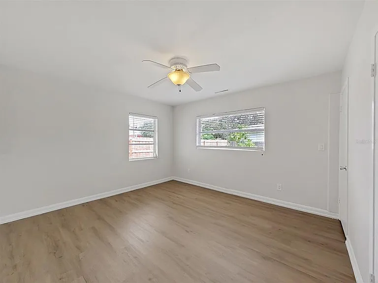 1701 Laurie Ln — Photo 14
