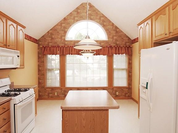 5th image of 22645 Melissa Ln