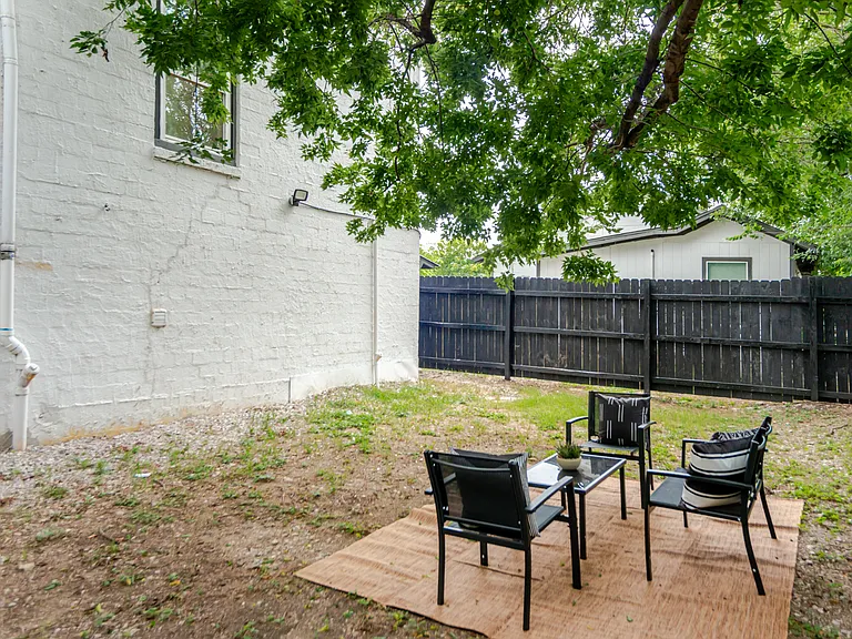 2737 Stuart Dr #2 — Photo 30