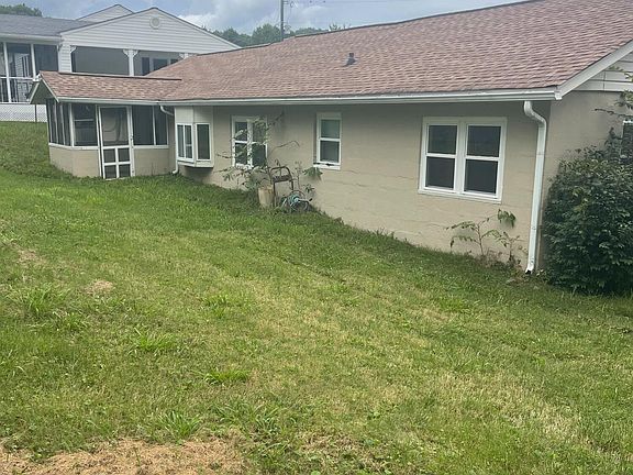 2nd image of 5843 Fairhill Ln