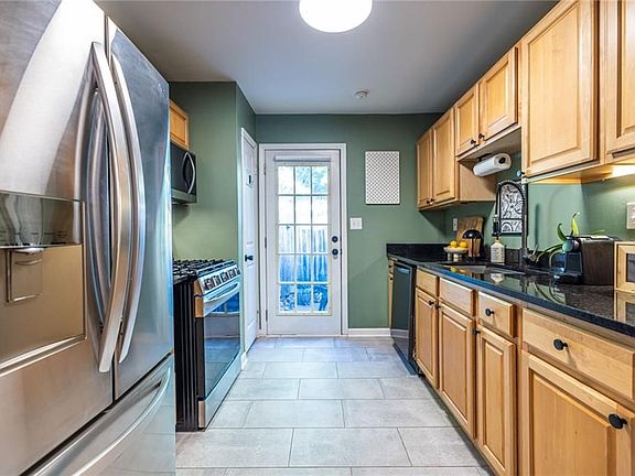 3rd image of 520 Park Ave SE Unit 9