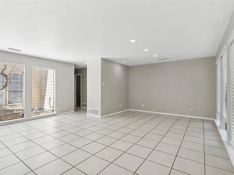 17015 Graystone Dr — Photo 7