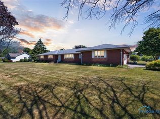 404 E Perry St, Walbridge, OH 43465