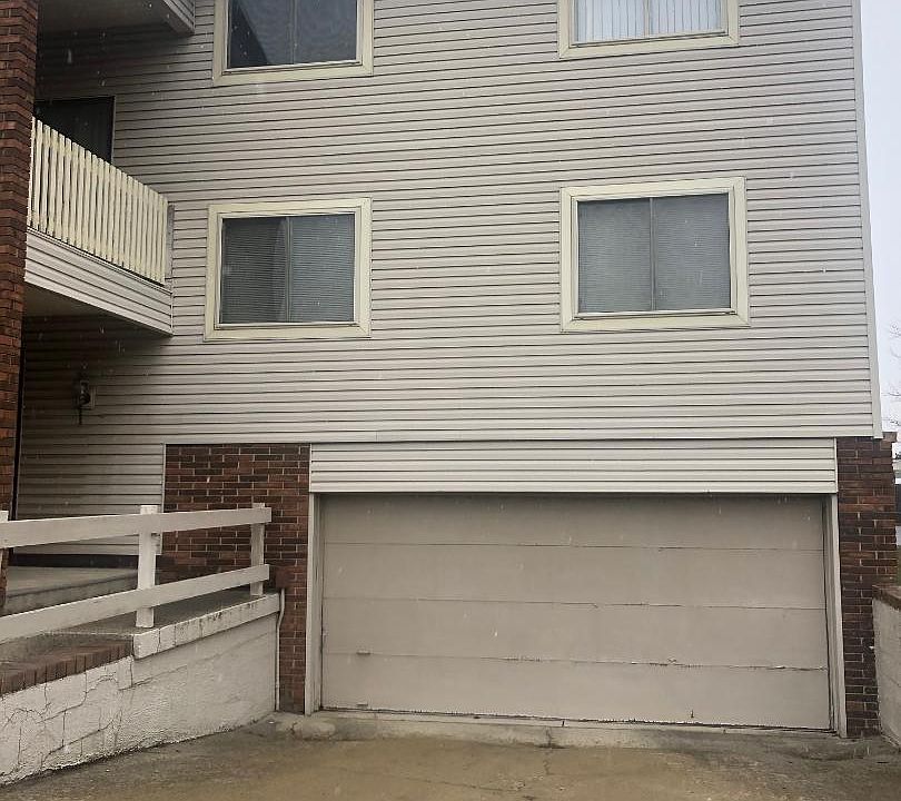 2nd image of 2150 Olympic St