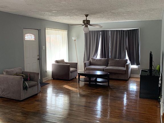 4th image of 440 Edgewood Ter