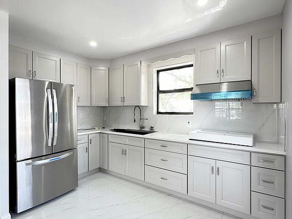 4th image of 2291 Hylan Blvd #2F