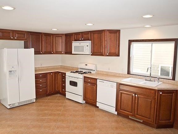 5th image of N1234 Rosewood Dr
