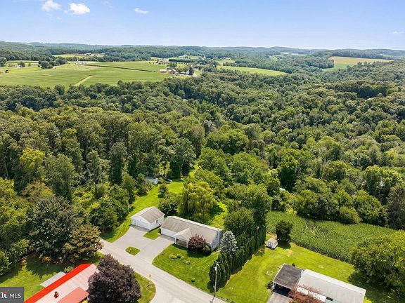 3rd image of 102 Walnut Valley Ct