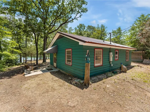 329 Lakeshore Cir, Hartwell, GA 30643