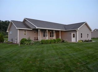 11173 E Meadow View Dr, Suttons Bay, MI 49682