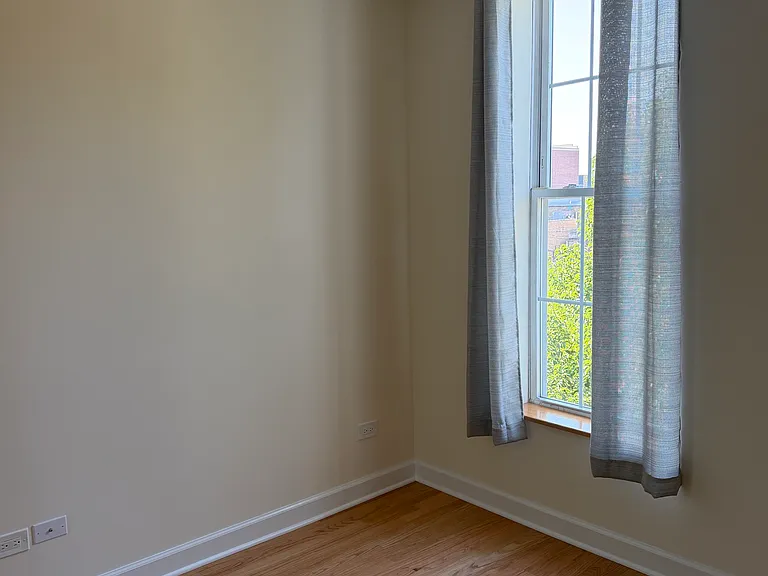 1627 W Superior St #3 — Photo 5