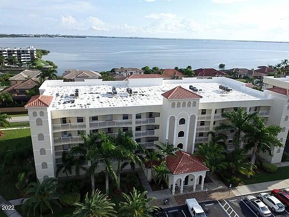 4th image of 551 Casa Bella Dr Unit 302