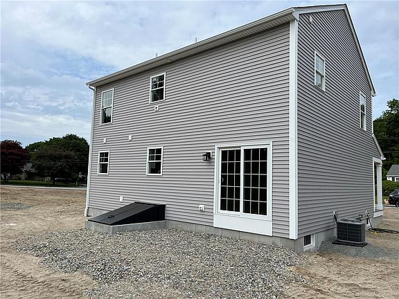 3rd image of 11 Bradford Dr