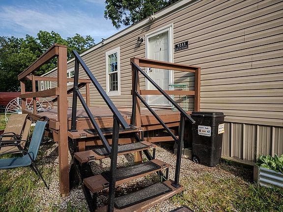 5th image of 9243 SW 1st St