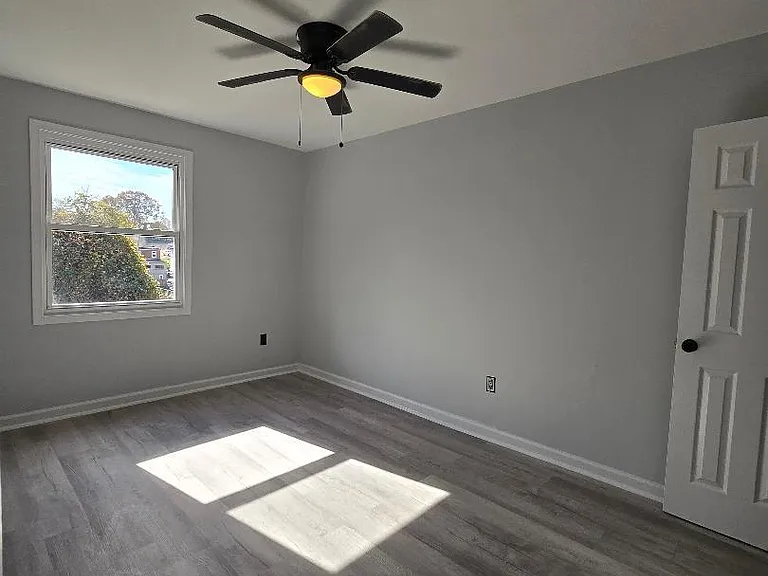 5433 C St SE #4 — Photo 2