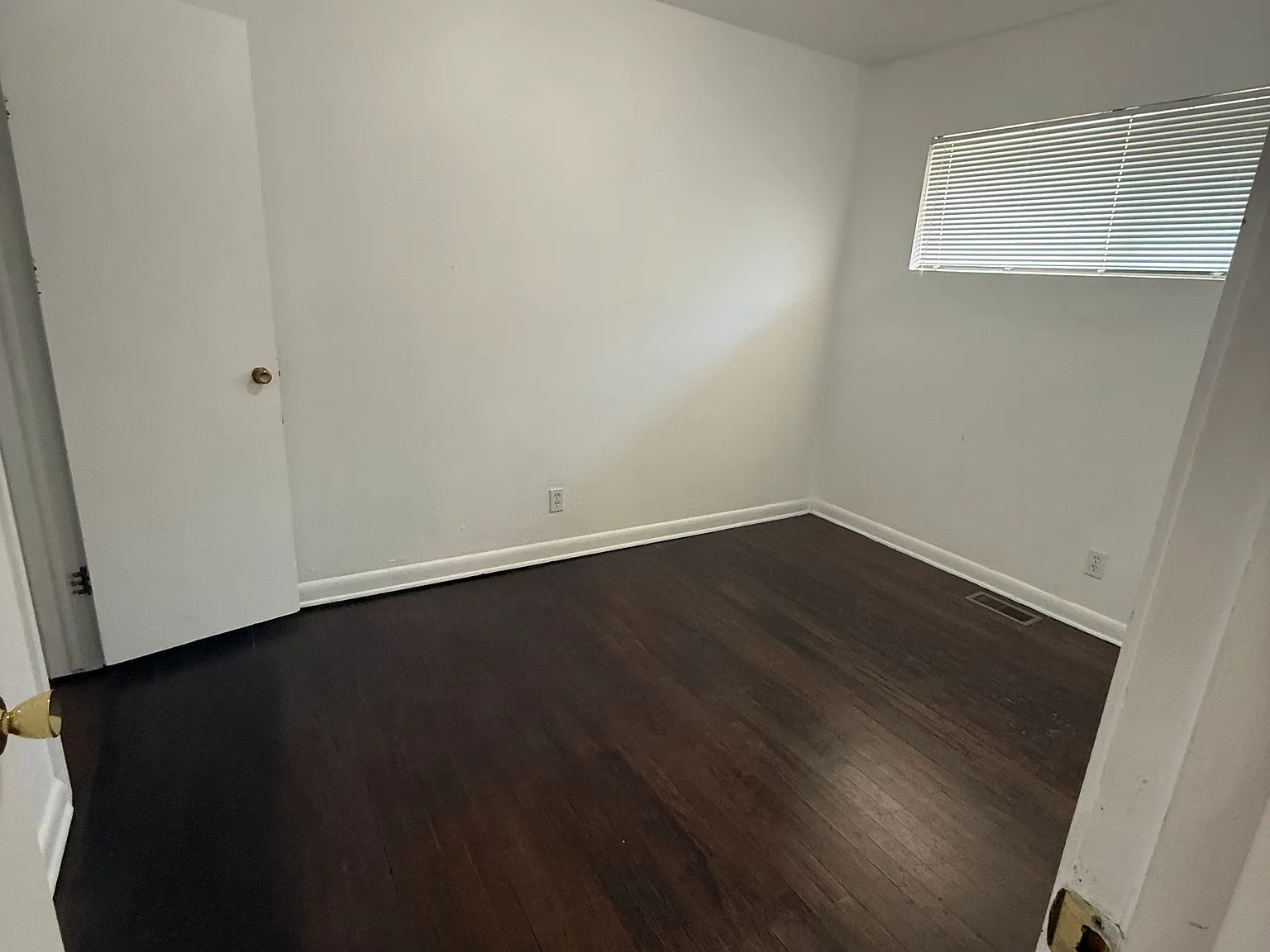 2 bed, 400 sqft, $1,300 — Photo 4