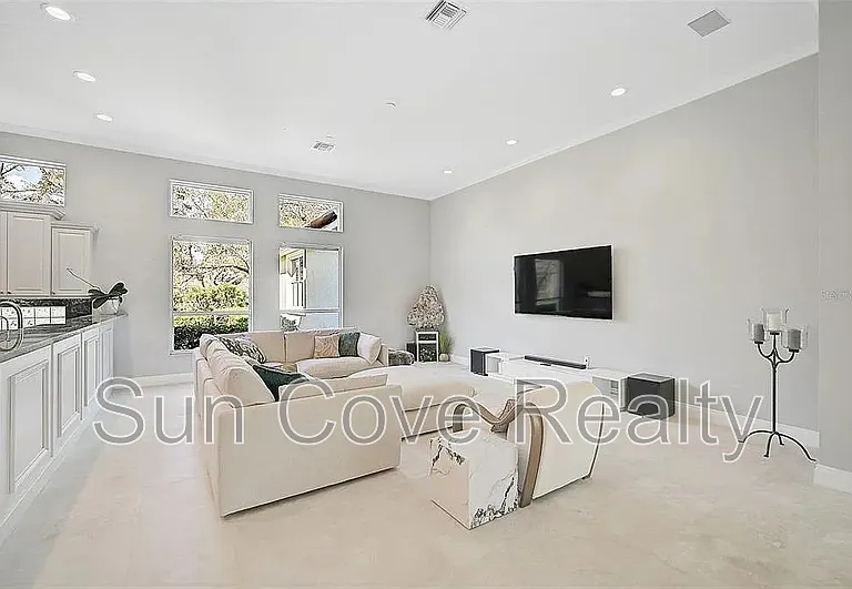 854 Macewen Dr — Photo 16