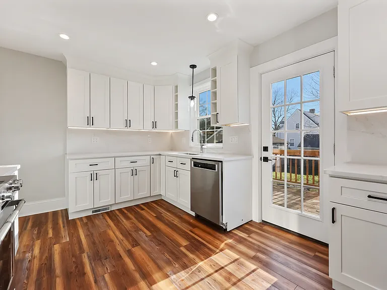 58 Walter Ave — Photo 15
