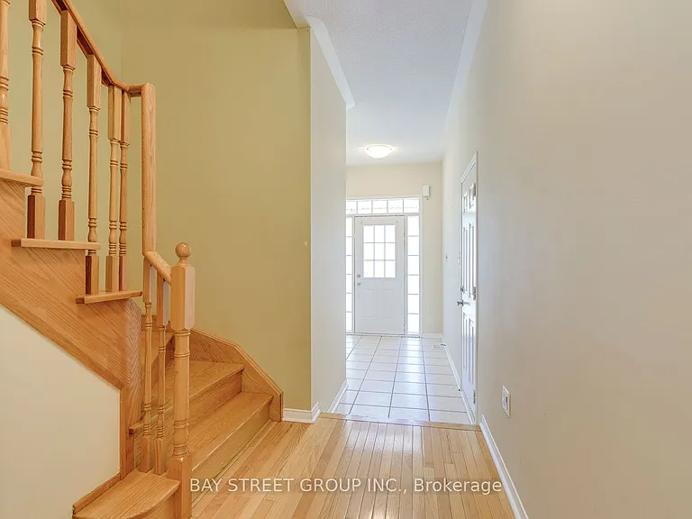 2413 Whistling Springs Cres — Photo 3