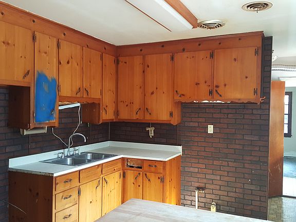 3rd image of 60 Silva Dr NW