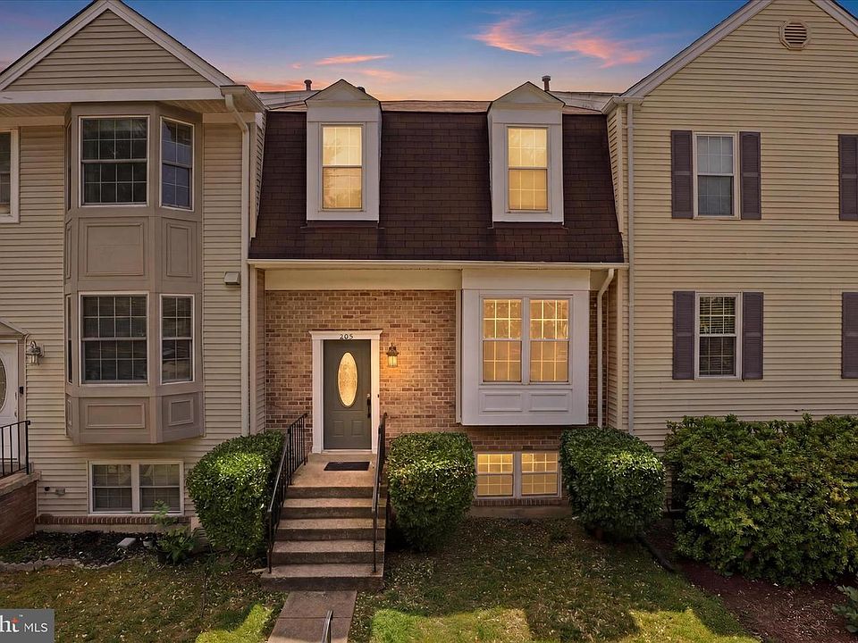 1st image of 203 Autumn Flower Ln