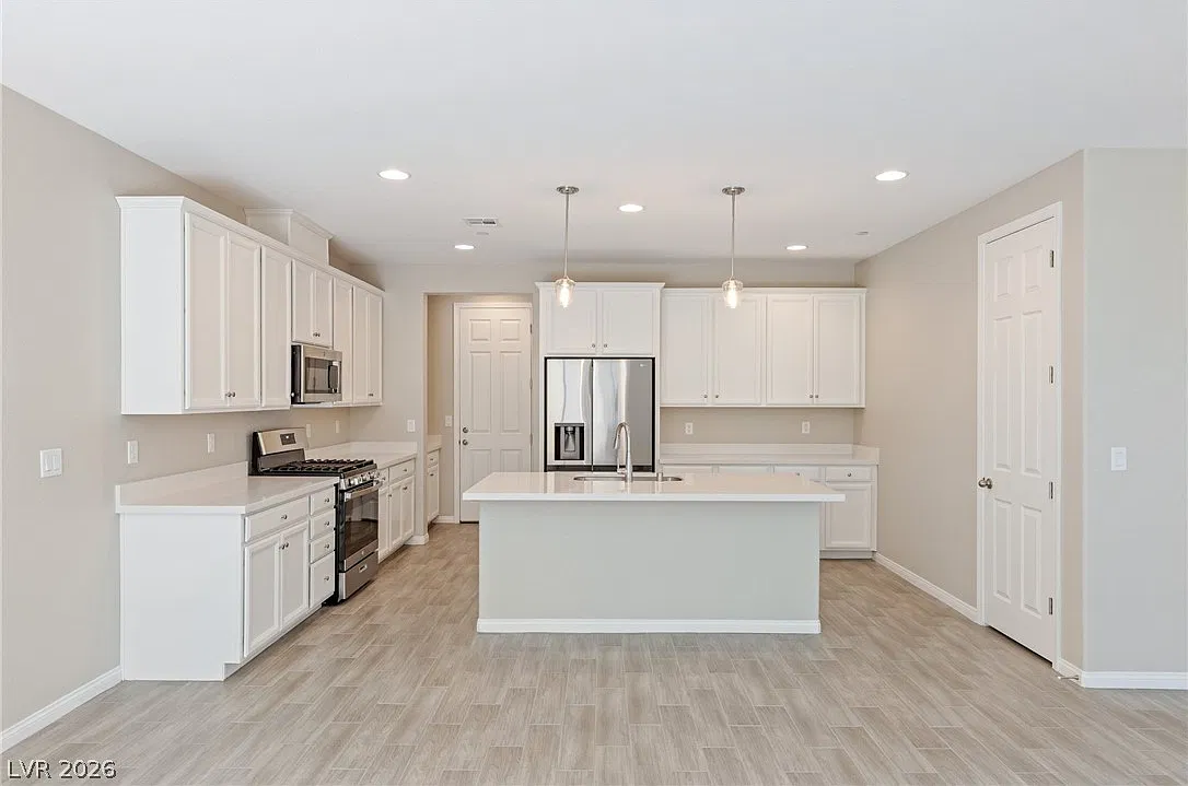 3 bed, 2.5 bath, 1950 sqft, $2,300 — Photo 1