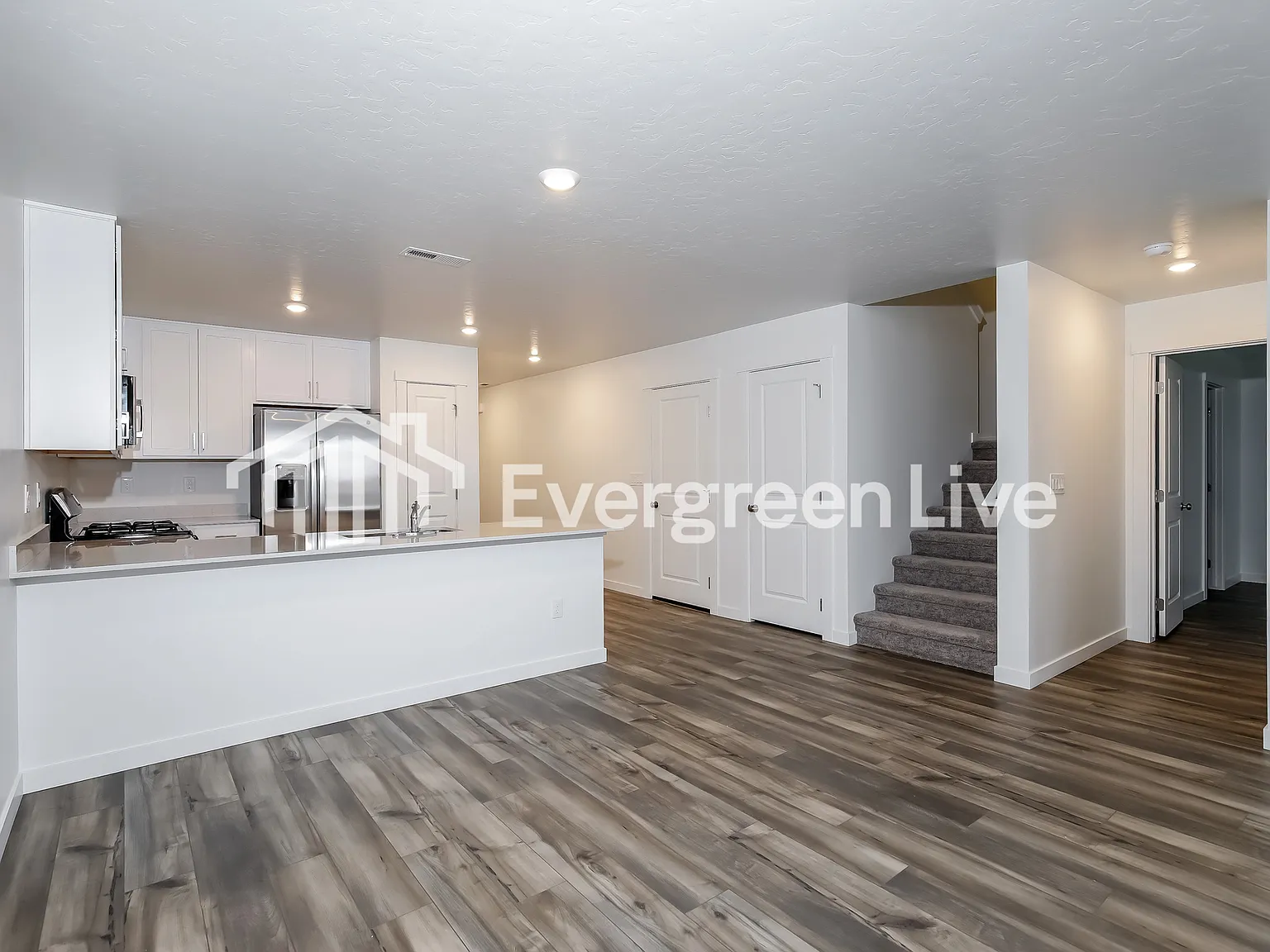4 bed, 2.5 bath, 1874 sqft, $2,295 — Photo 4