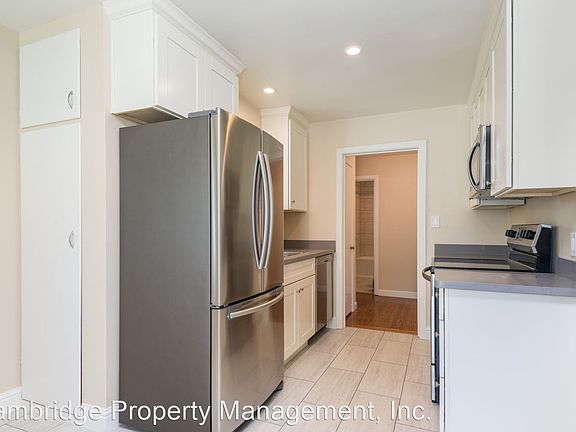 4th image of 357 Waverley St