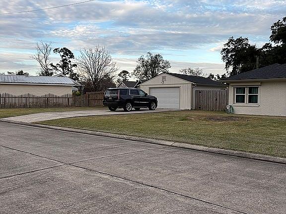 detached workshop/garage