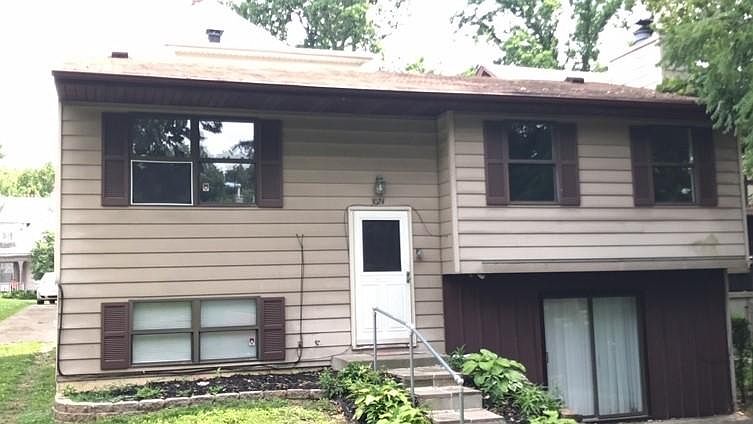1st image of 3024 Montana Ave #3