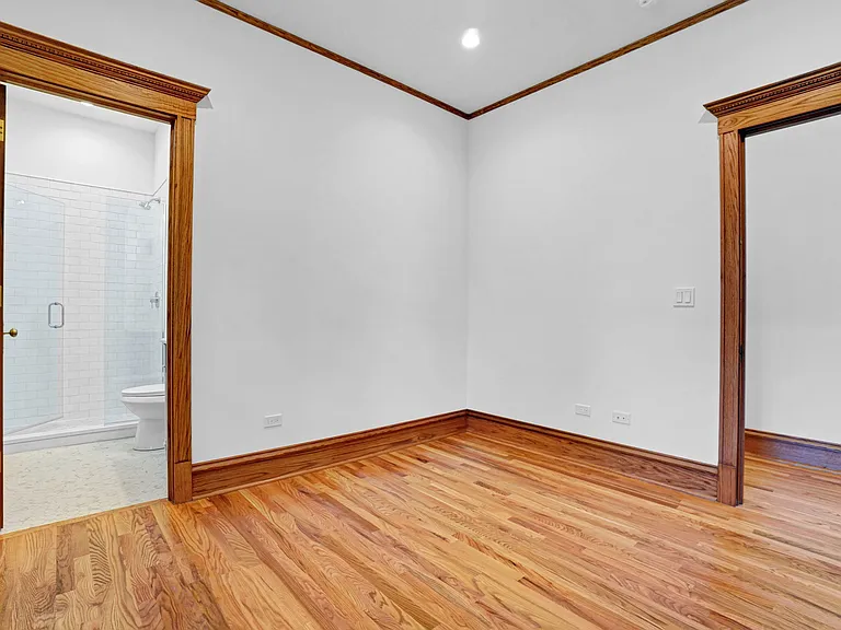 1233 N Hoyne Ave #3 — Photo 8
