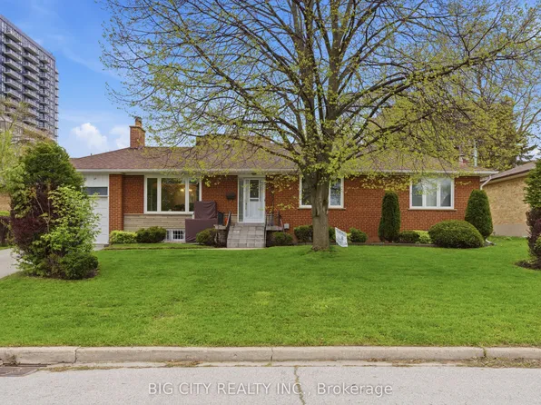 25 Foxhill Rd, Toronto, ON M1T 1E6